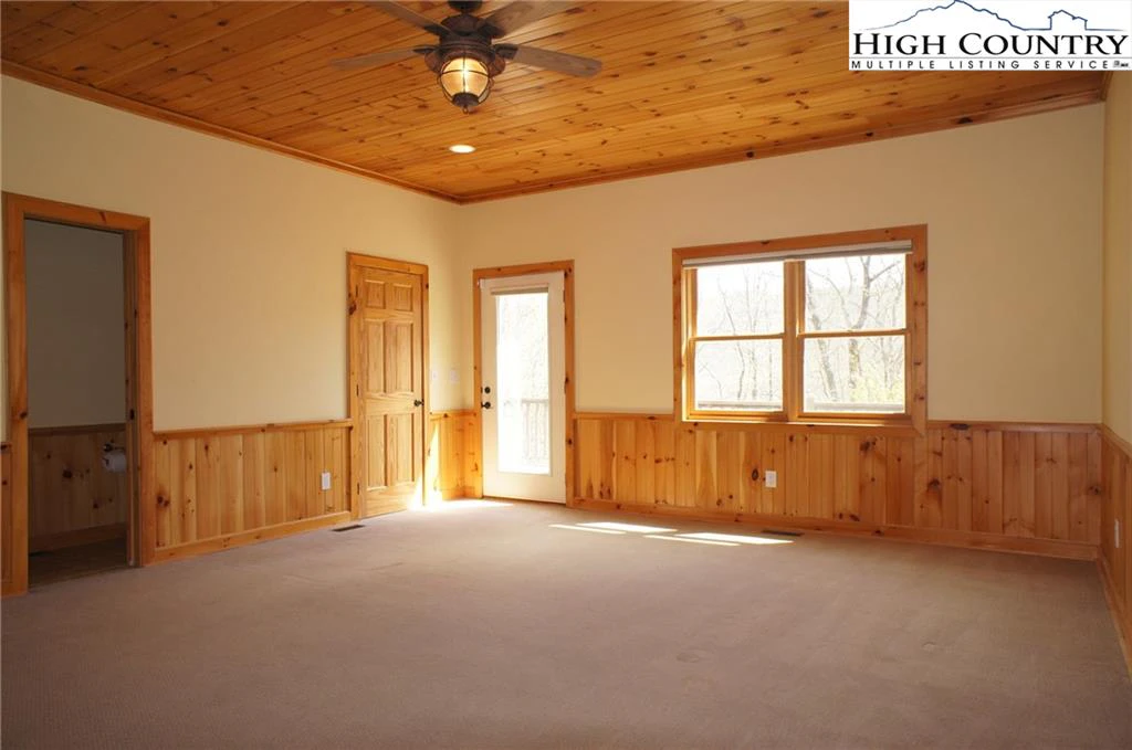 Image number 11 for the current listing