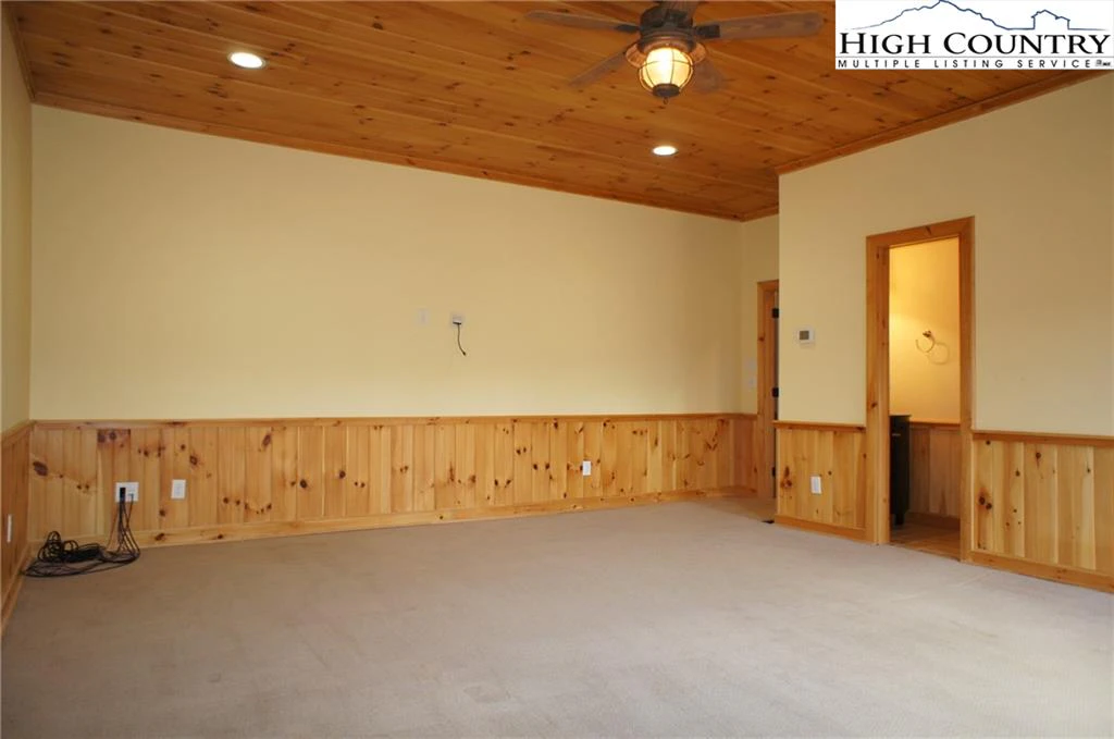 Image number 12 for the current listing