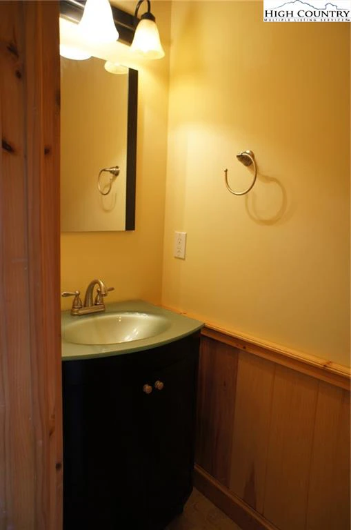Image number 13 for the current listing
