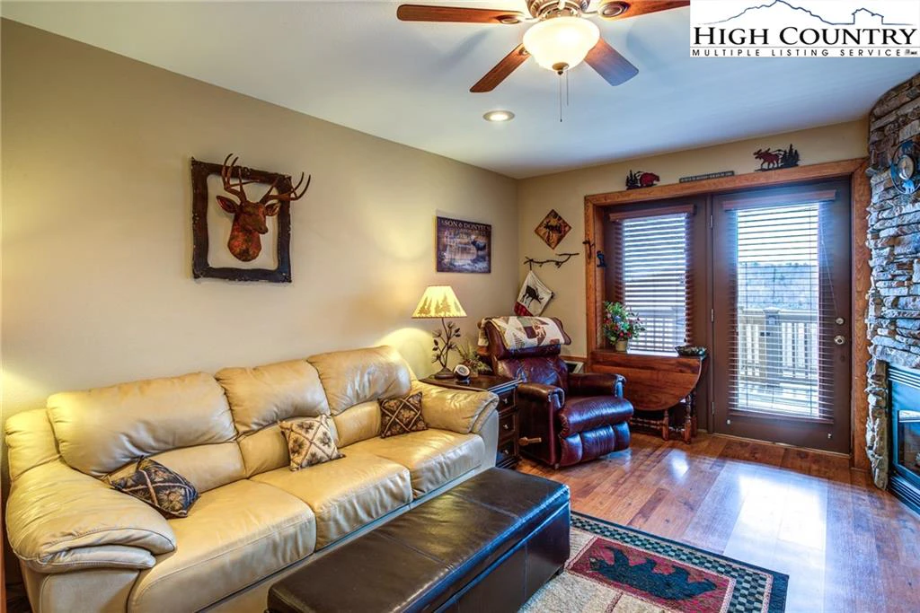 Image number 18 for the current listing