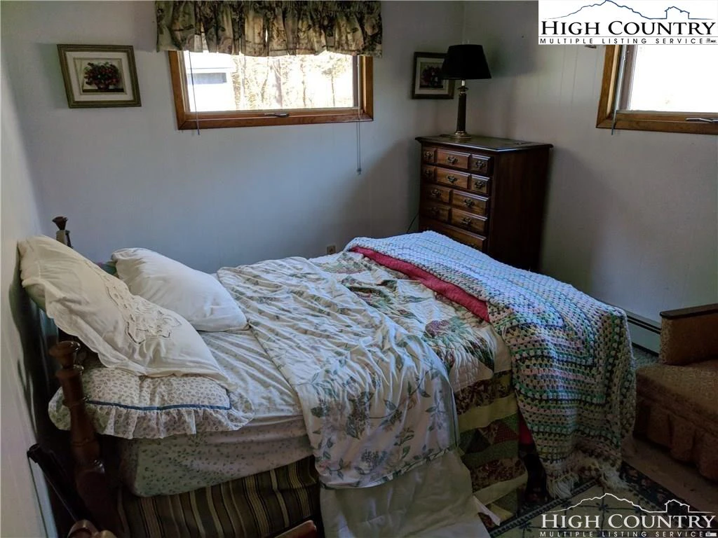 Image number 12 for the current listing