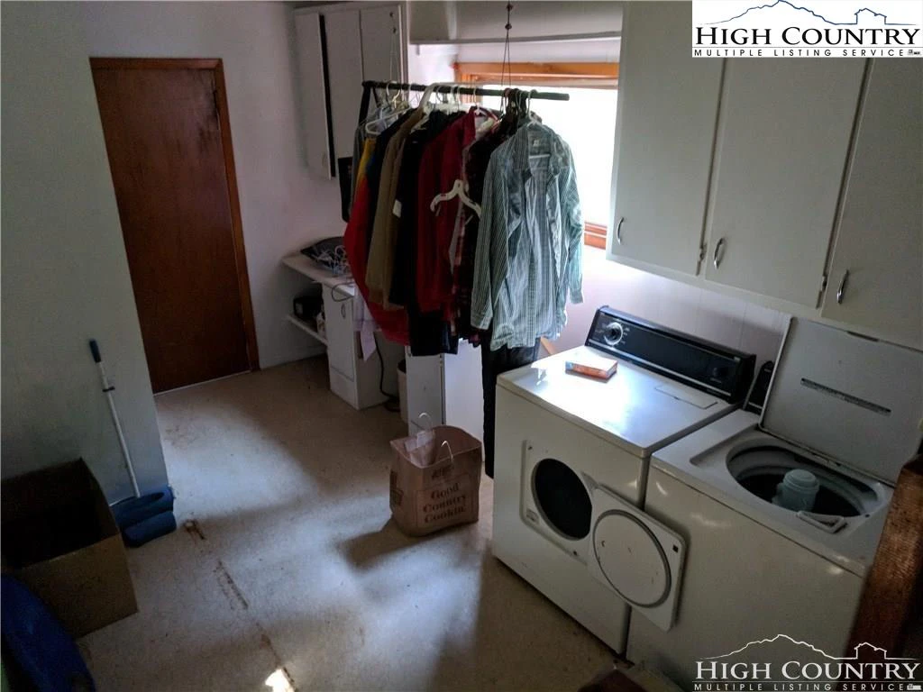 Image number 9 for the current listing
