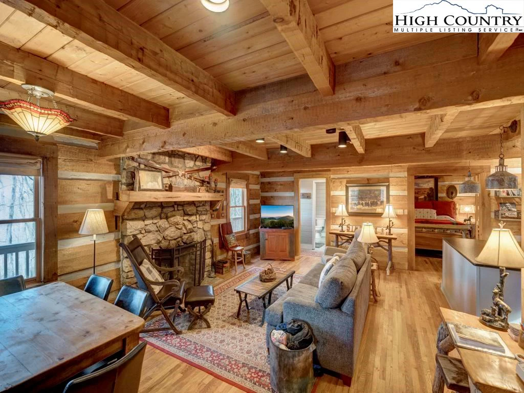 Image number 1 for the current listing