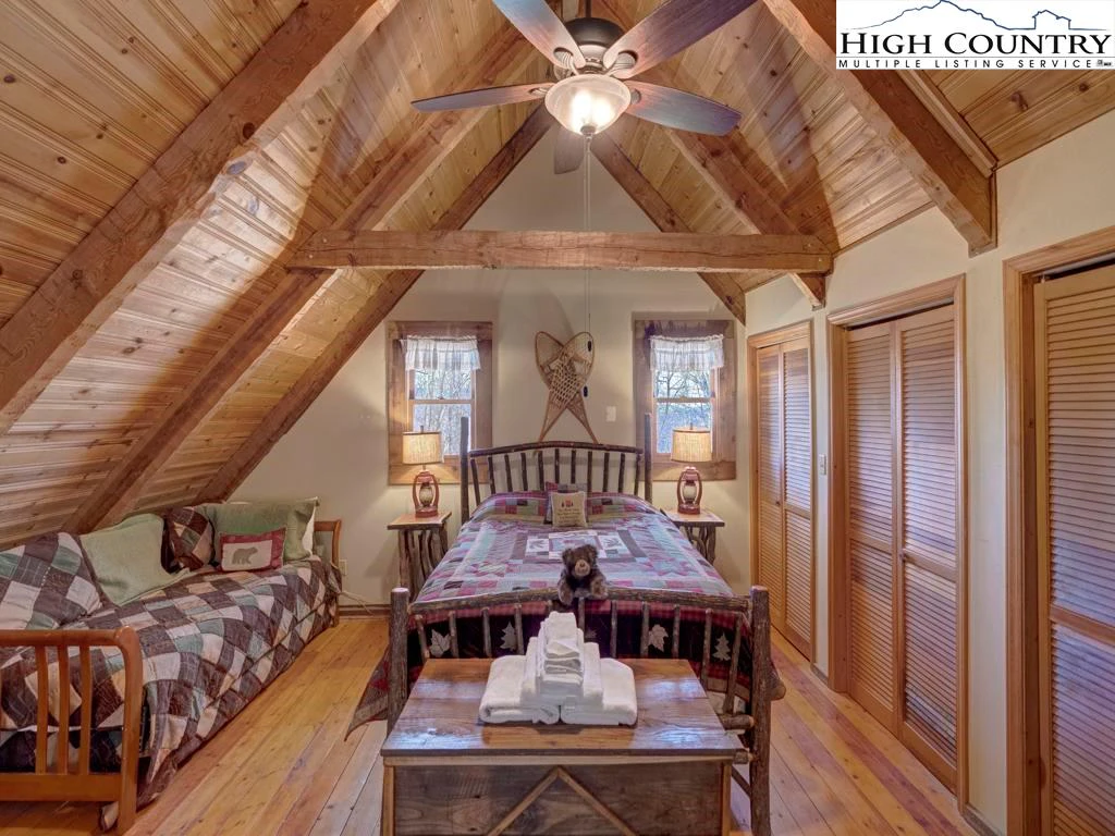 Image number 11 for the current listing