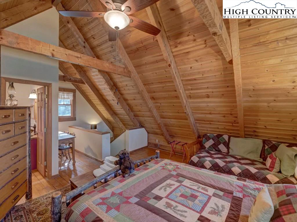 Image number 3 for the current listing