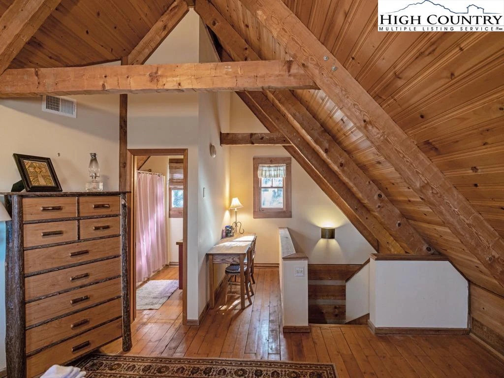 Image number 4 for the current listing