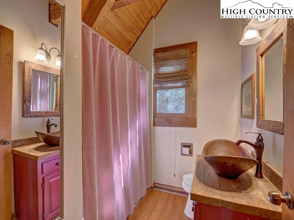 Image number 5 for the current listing