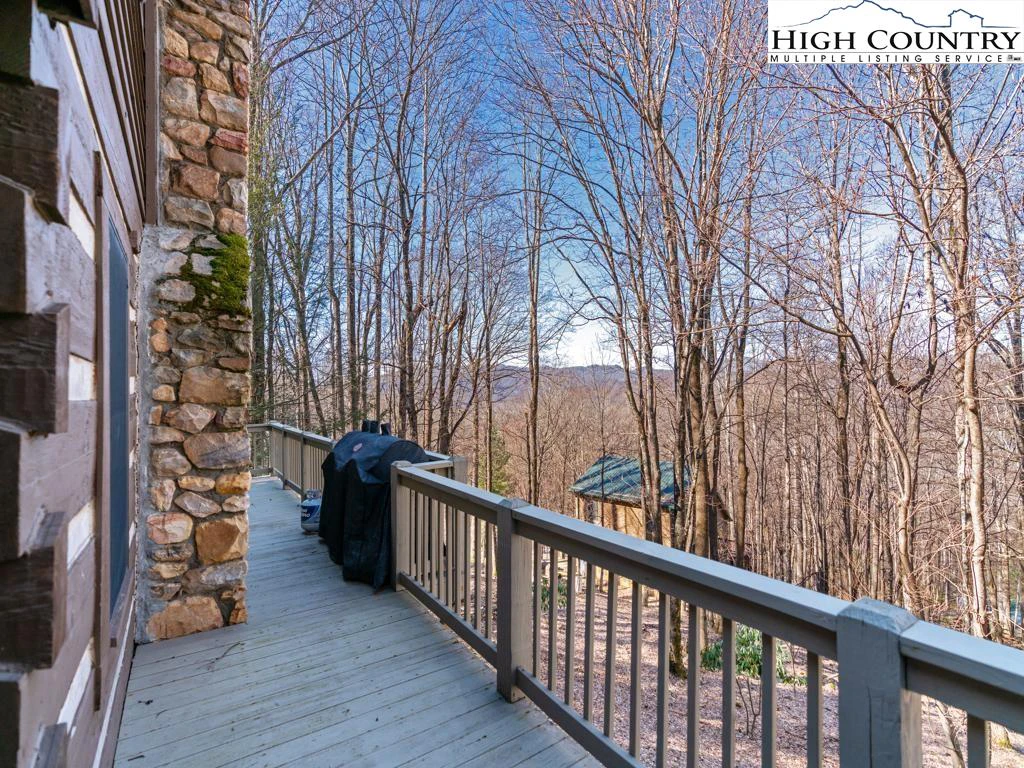 Image number 17 for the current listing