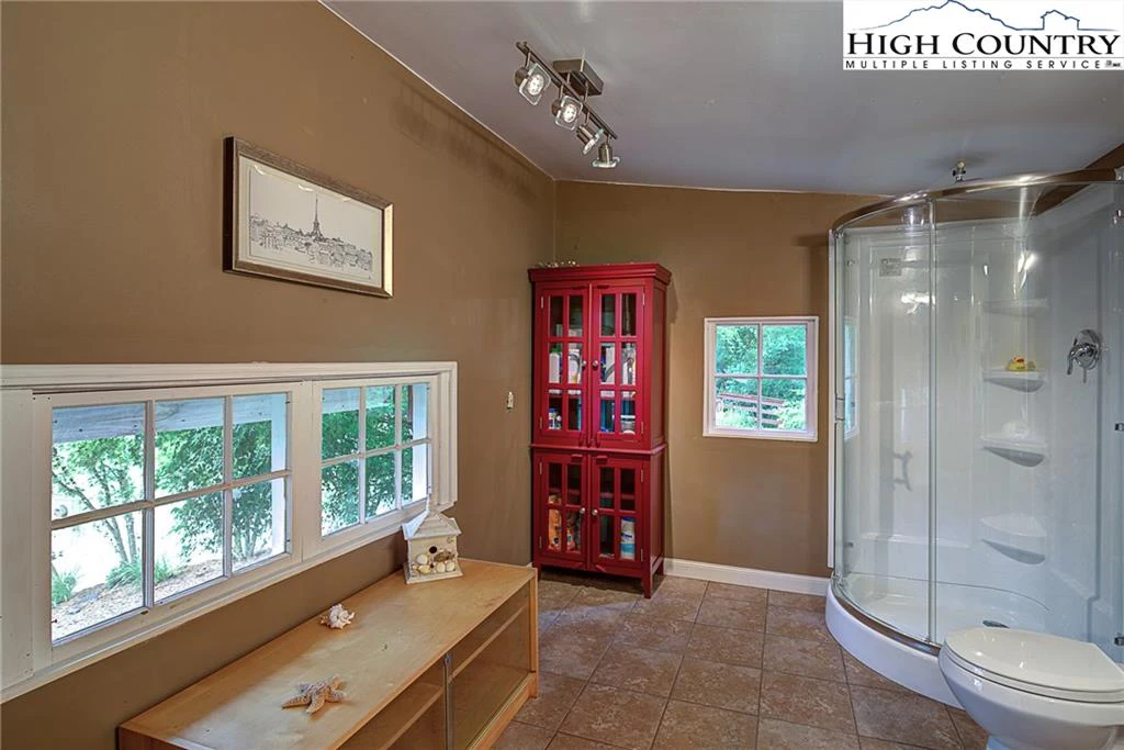 Image number 9 for the current listing