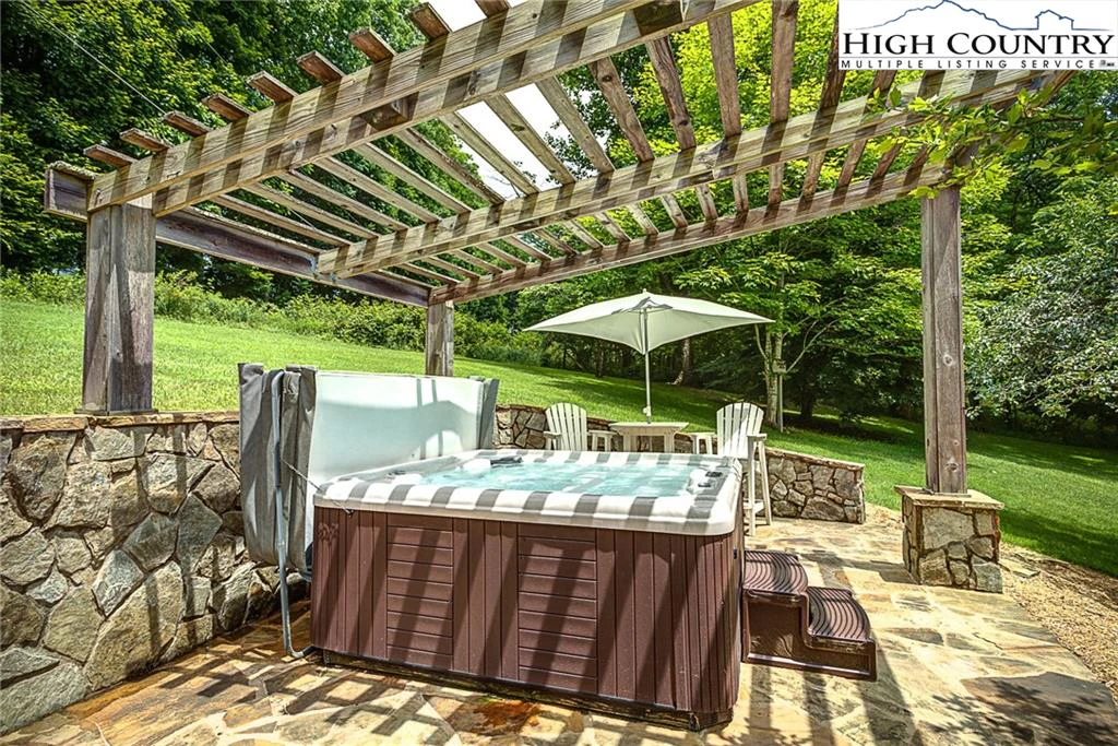 Image number 10 for the current listing