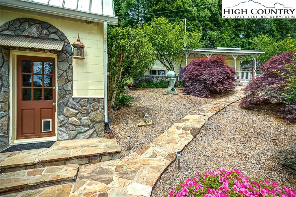 Image number 2 for the current listing