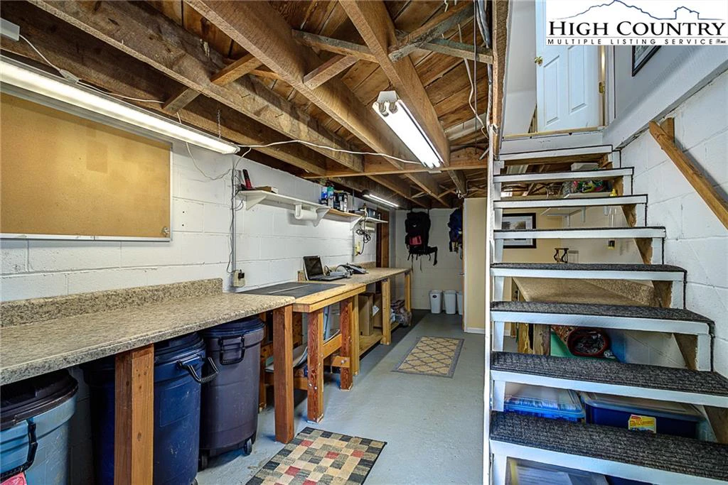 Image number 15 for the current listing