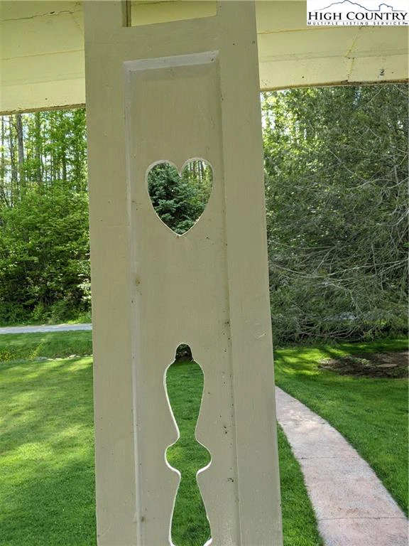 Image number 19 for the current listing