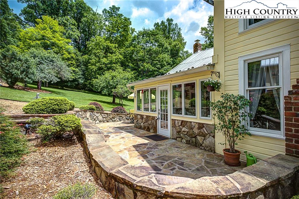 Image number 22 for the current listing