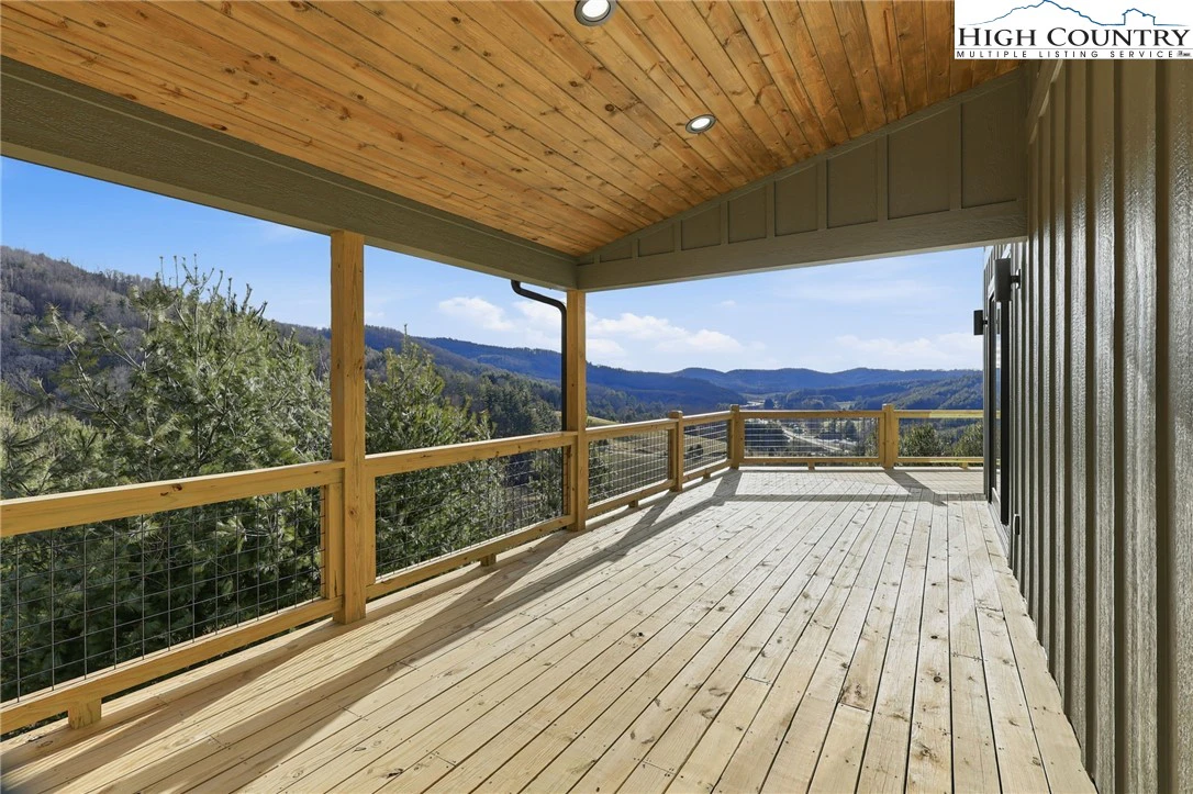 Image number 16 for the current listing