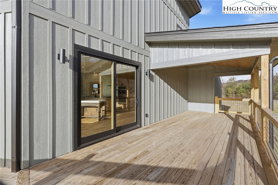 Image number 18 for the current listing