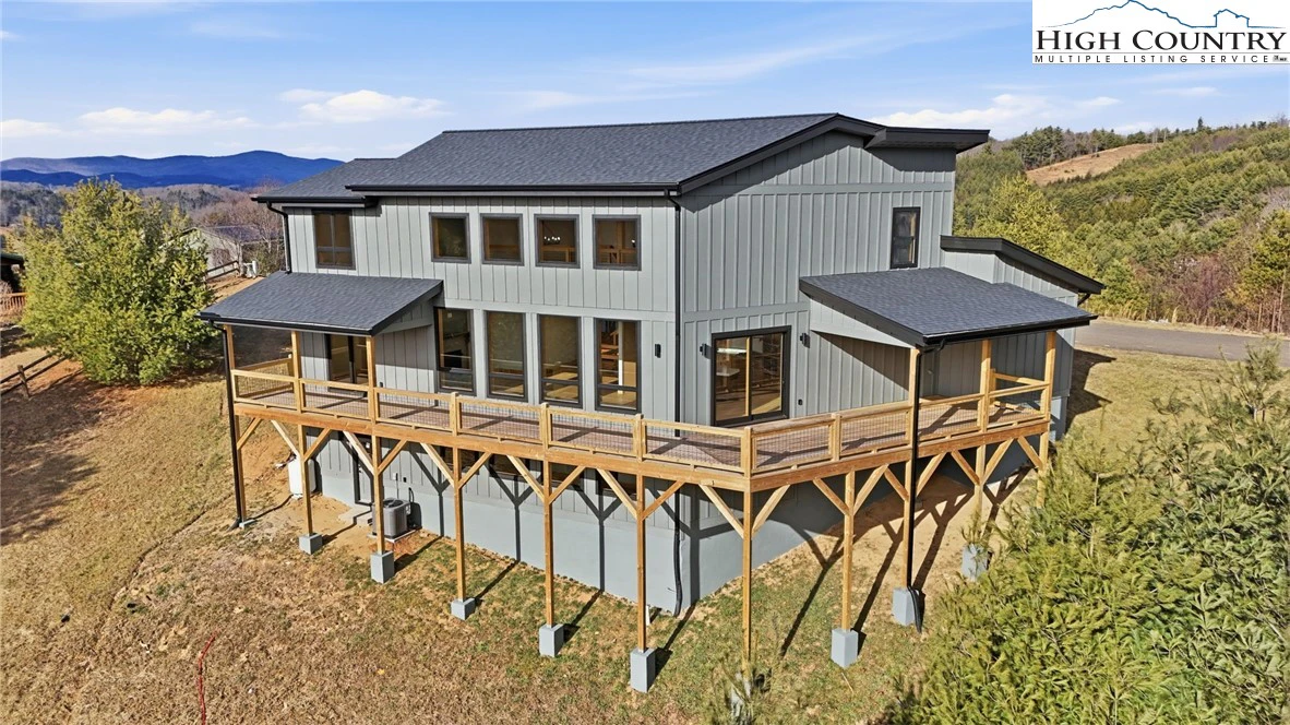 Image number 1 for the current listing