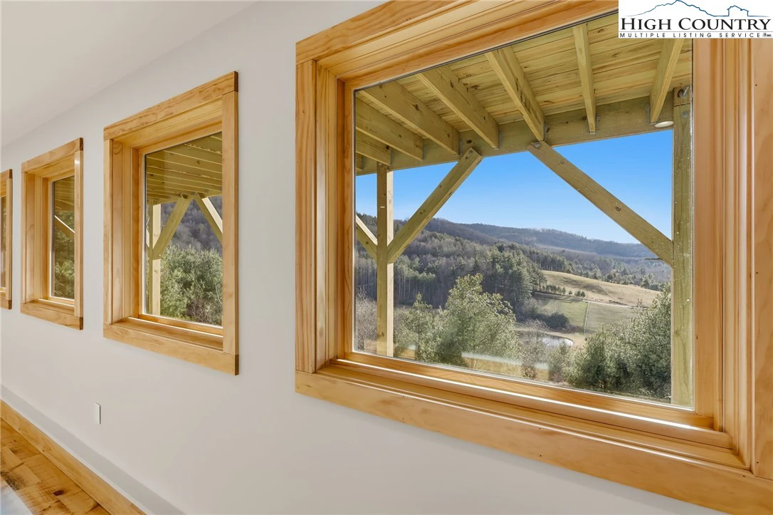 Image number 3 for the current listing