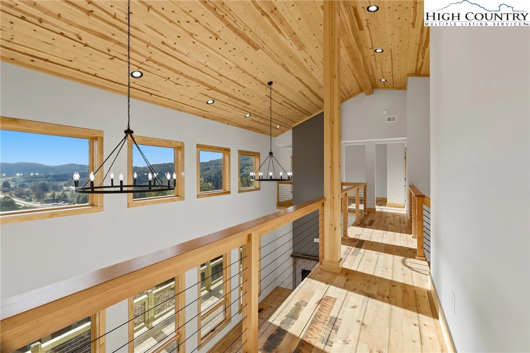 Image number 4 for the current listing