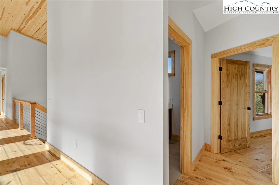 Image number 5 for the current listing