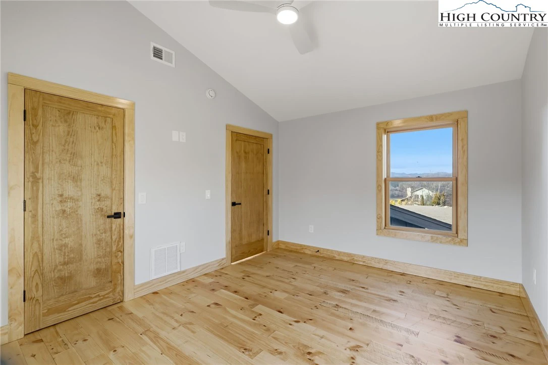 Image number 7 for the current listing