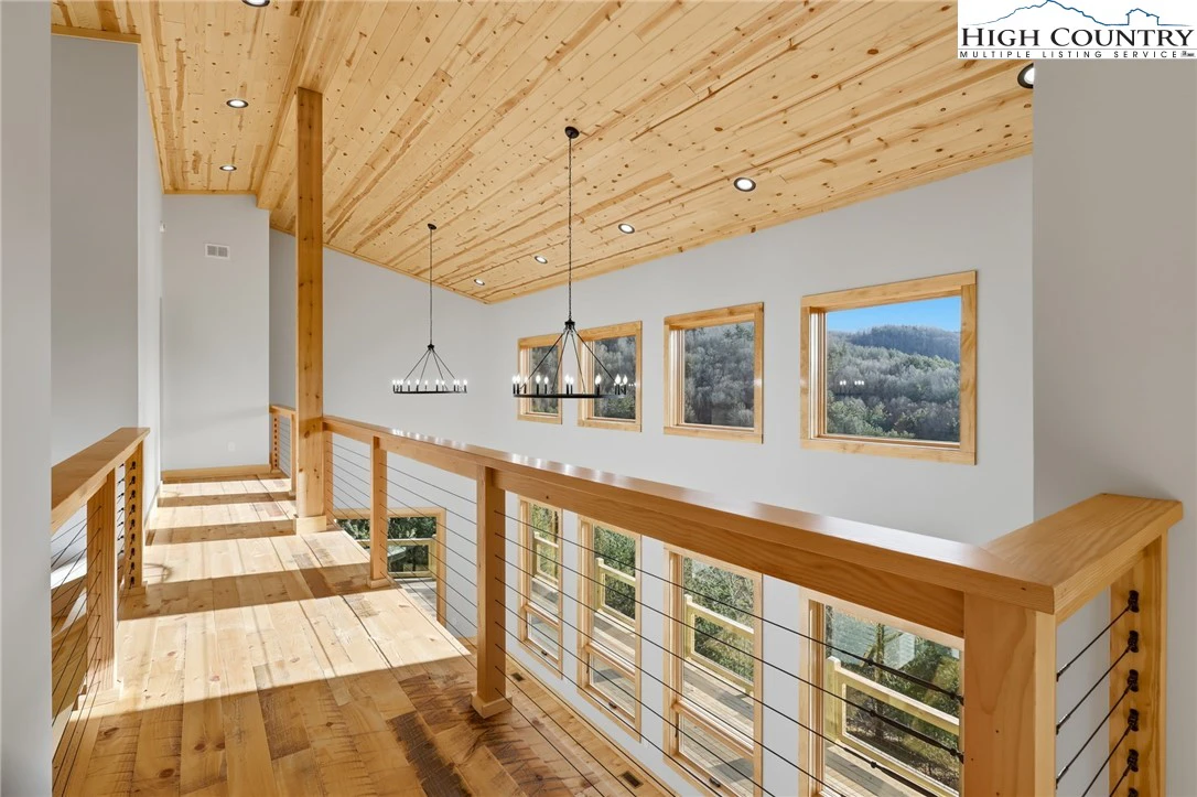 Image number 9 for the current listing