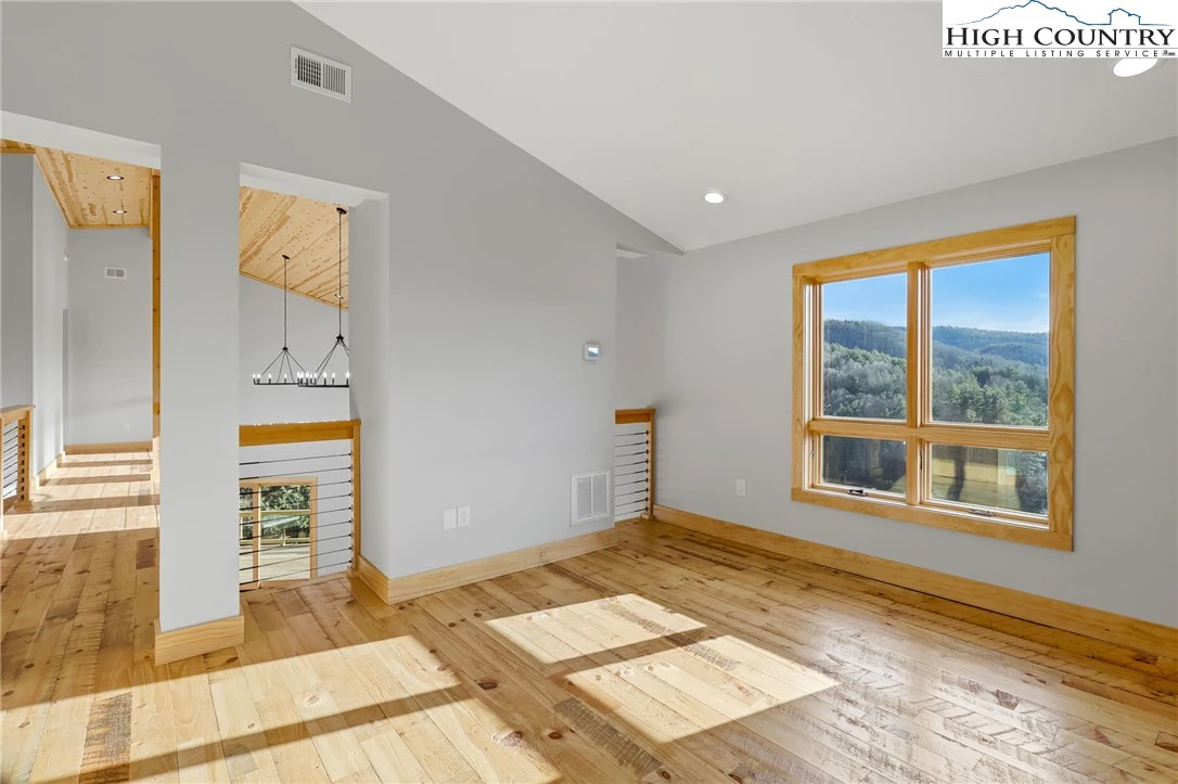 Image number 11 for the current listing
