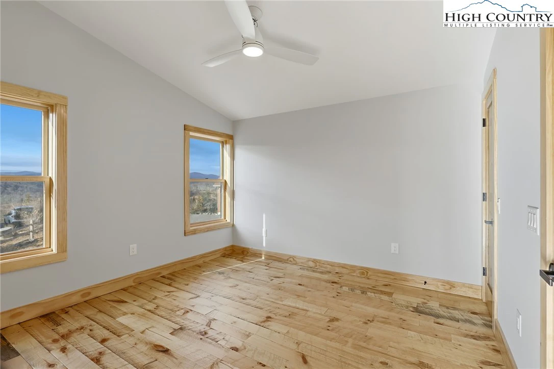 Image number 12 for the current listing