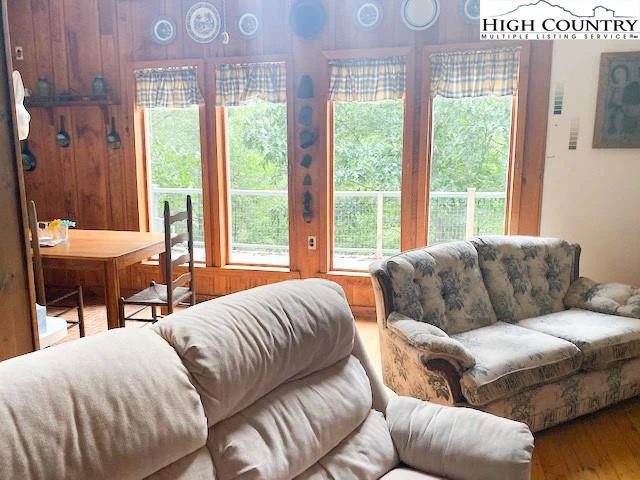 Image number 18 for the current listing