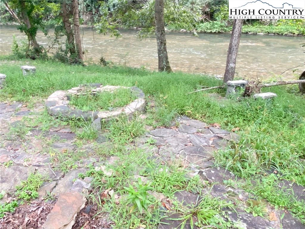 Image number 2 for the current listing