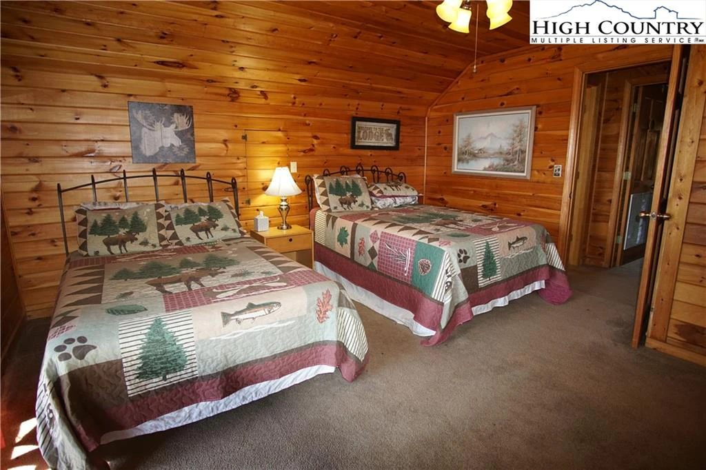 Image number 11 for the current listing