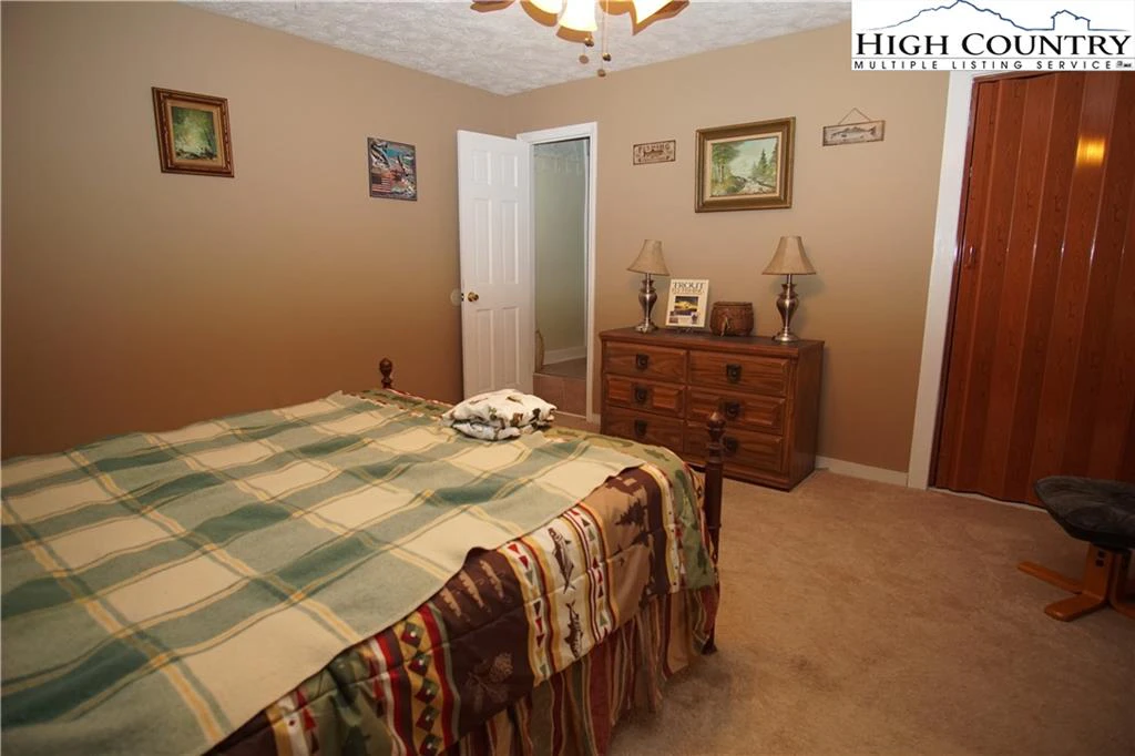 Image number 5 for the current listing