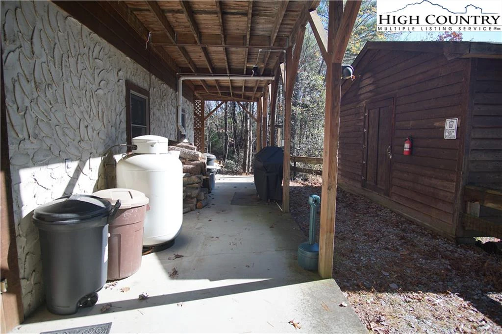 Image number 3 for the current listing