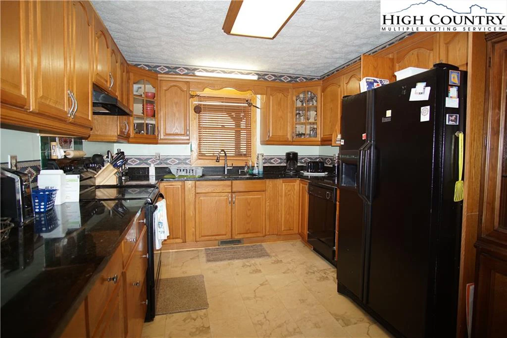 Image number 19 for the current listing