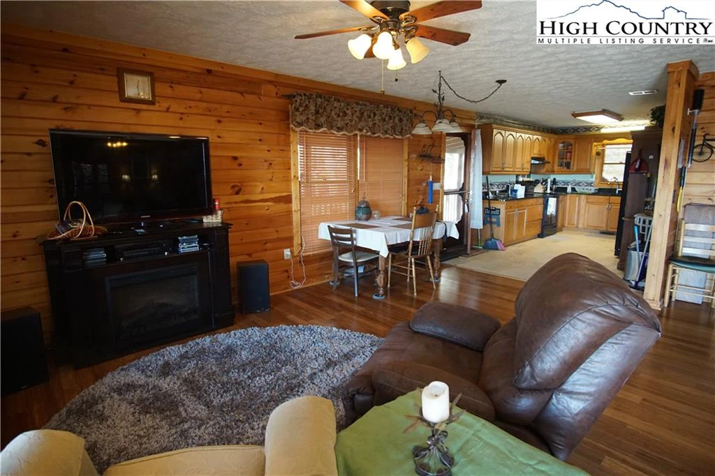 Image number 18 for the current listing