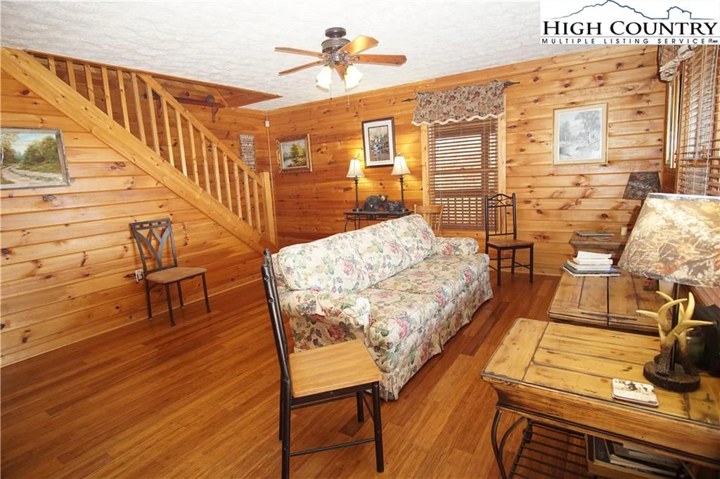 Image number 16 for the current listing