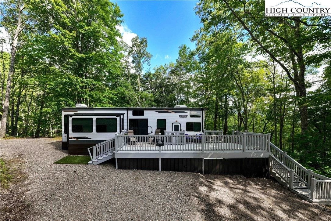Image number 16 for the current listing