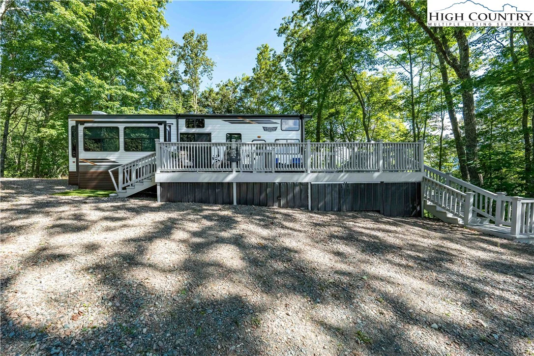Image number 19 for the current listing