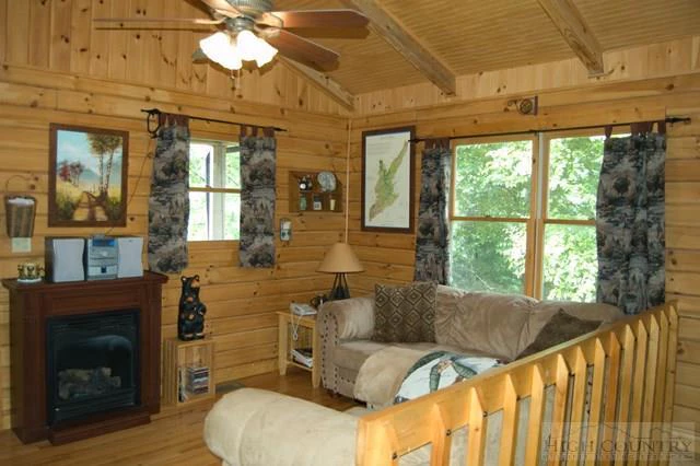 Image number 8 for the current listing