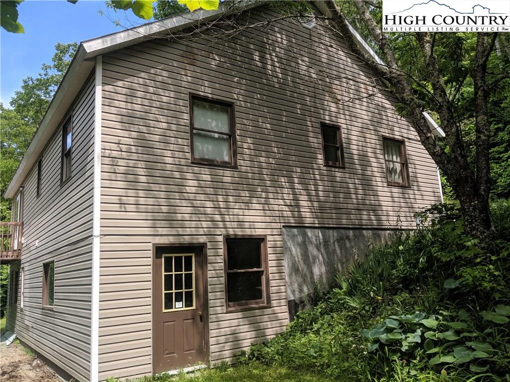 Image number 1 for the current listing
