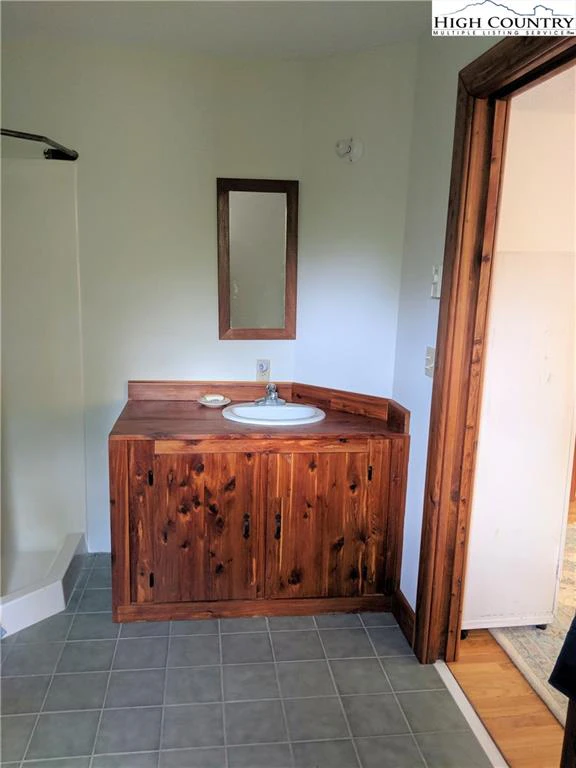 Image number 6 for the current listing