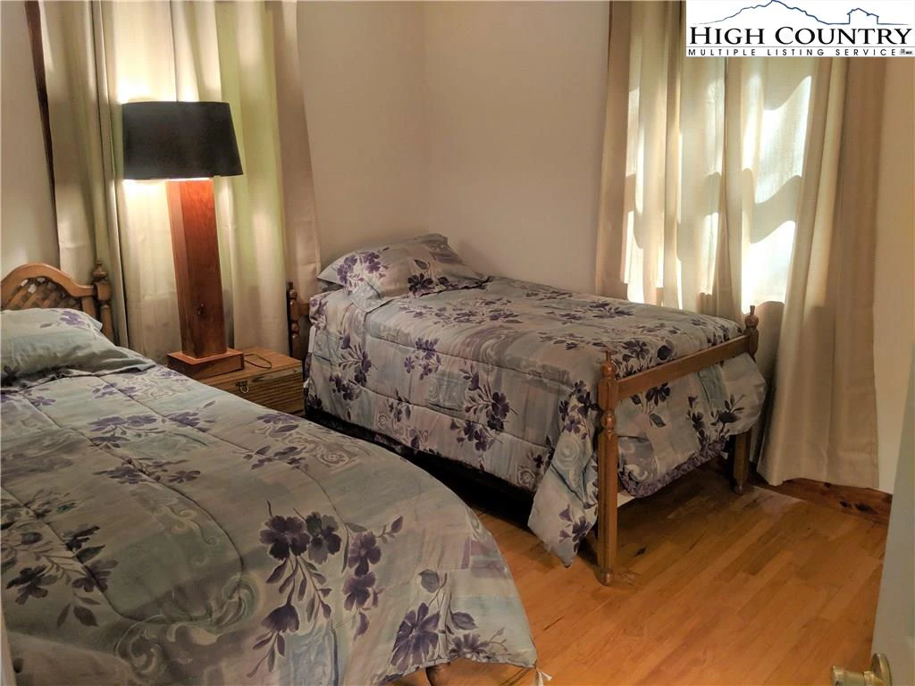 Image number 7 for the current listing