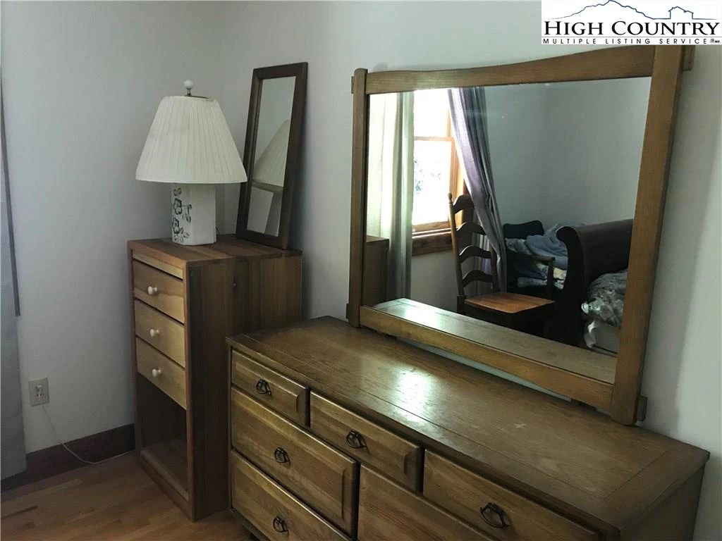 Image number 2 for the current listing