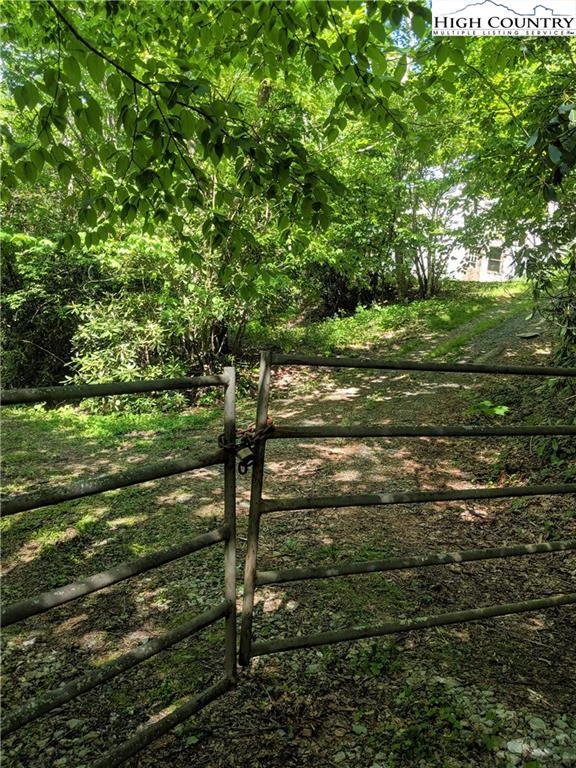 Image number 18 for the current listing