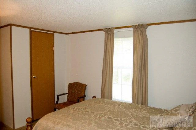 Image number 11 for the current listing