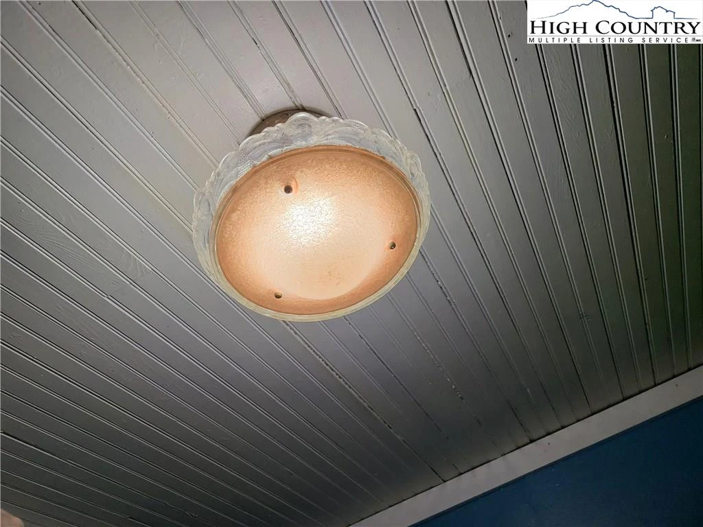 Image number 3 for the current listing
