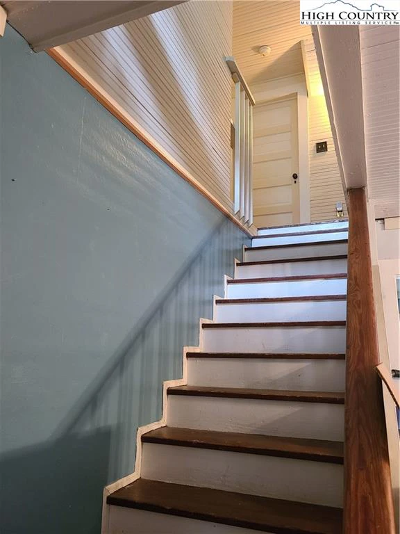 Image number 6 for the current listing