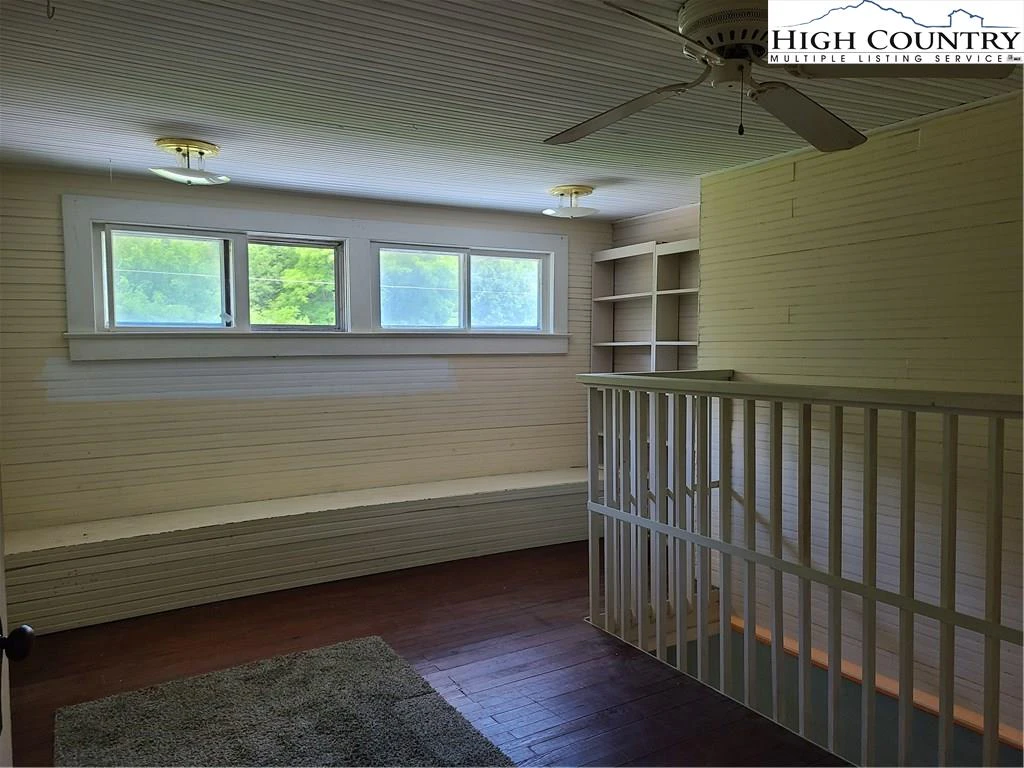 Image number 8 for the current listing