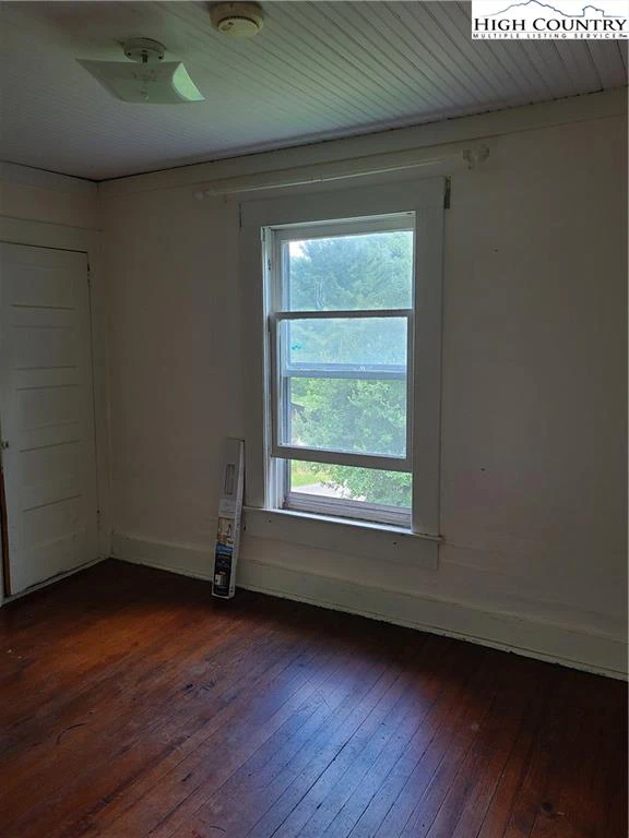 Image number 9 for the current listing