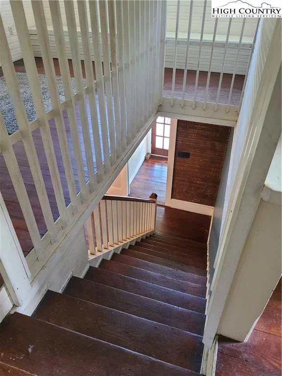 Image number 13 for the current listing